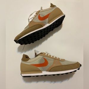 Nike D-Break Shoes/Light Bone